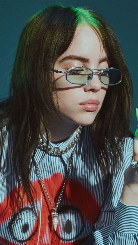 does billie eilish wear glasses